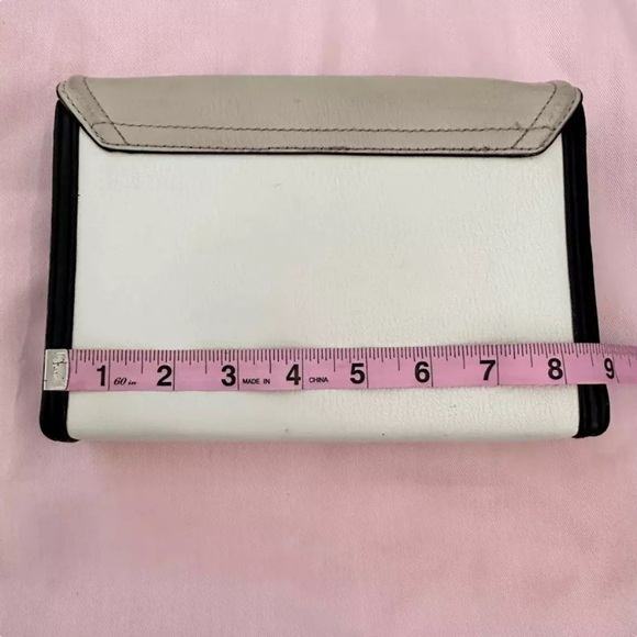 Kate Spade Walter Place EUC Nikki Envelope Crossbody
Bag Pebble Leather - Picture 16 of 16